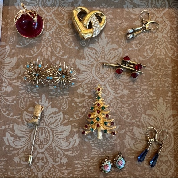 Anthropologie Shadow Not Such a Mystery Jewelry Box Lot of 9 Pieces of Jewelry - Picture 2 of 9